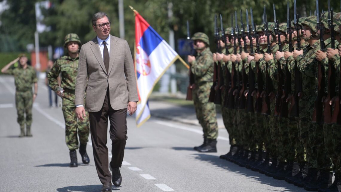 Vučić: Nastavićemo da snažimo vojsku i odbrambenu industriju