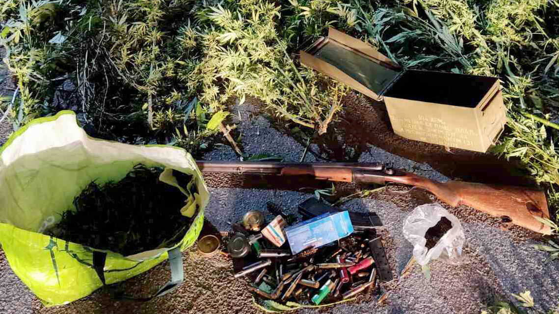 Ухапшена једна особа због продаје дроге и недозвољеног држања оружја
