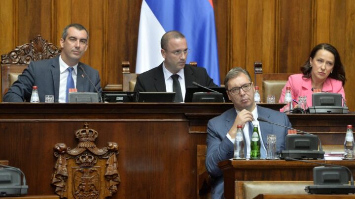 Vučić će „ako treba sam da ode“, opozicija se žali na kršenje Poslovnika
