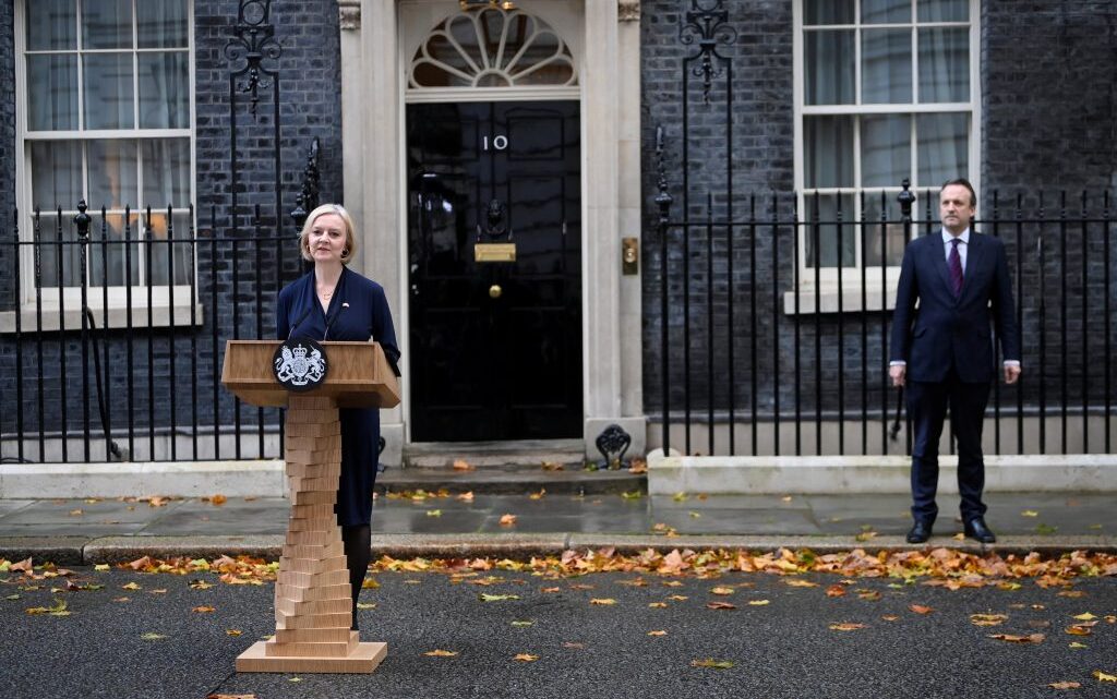 Premijerka Velike Britanije podnela ostavku