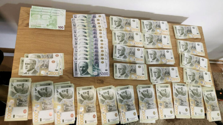 Ухапшено 10 особа због преваре и прања новца