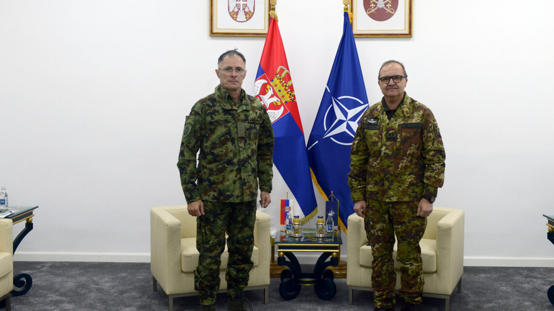 Sastanak načelnika Generalštaba Vojske Srbije s komandantom Kfora