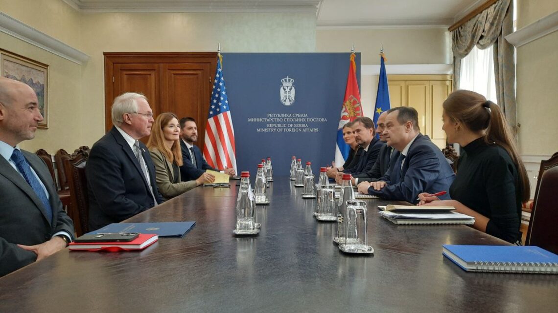 Ивица Дачић са амбасадором САД Кристофером Хилом