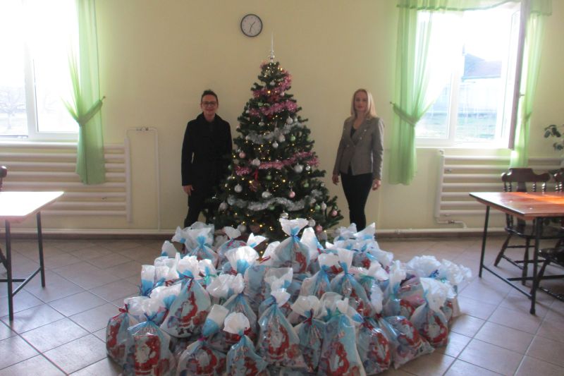 KPZ Padinska skela poklonio paketiće deci u Institutu za majku i dete