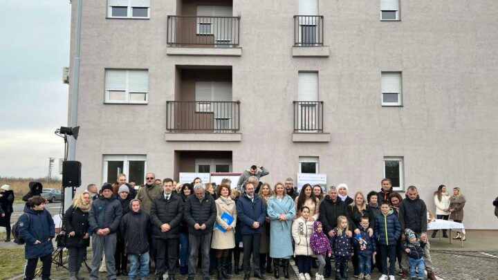 Уручени кључеви 44 нова стана за избеглице у Суботици