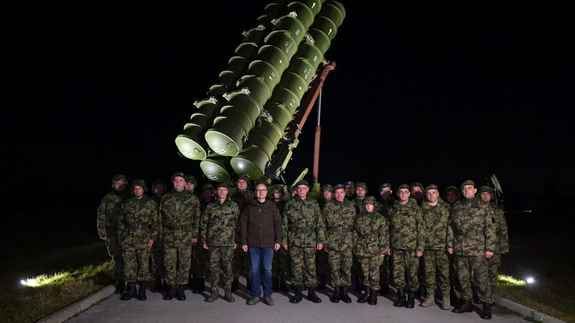 Vučević i Mojsilović u novogodišnjoj noći obišli pripadnike 250. raketne brigade