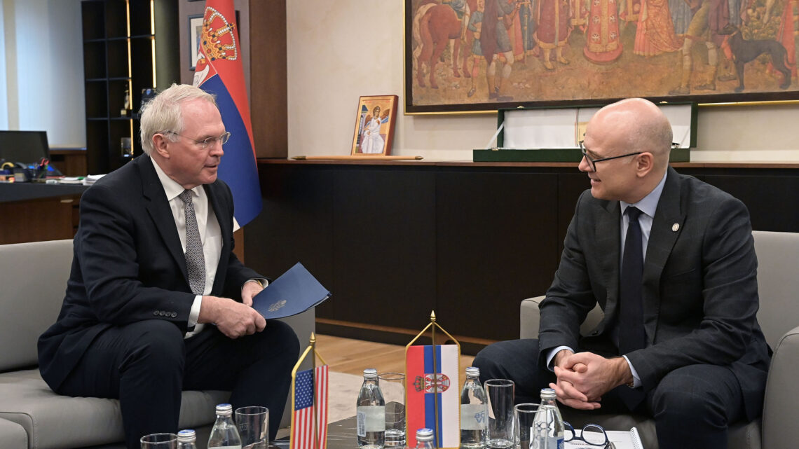 Sastanak ministra Vučevića sa ambasadorom SAD Hilom Sastanak ministra Vučevića sa ambasadorom SAD Hilom