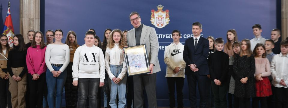 Predsednik Vučić sa decom srpske nacionalnosti iz Slovenije