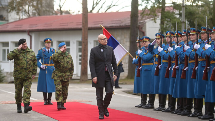 Ministar Vučević obišao Gardu Vojske Srbije