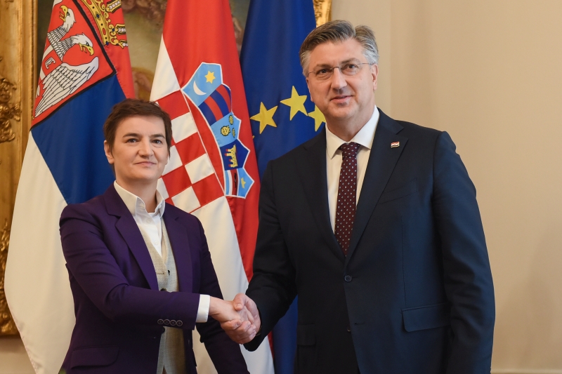 Raditi na rešavanju otvorenih tema koje opterećuju odnose Srbije i Hrvatske