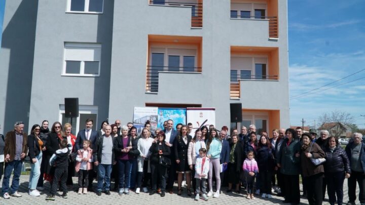 Уручени кључеви новоизграђених станова за избеглице у Зрењанину