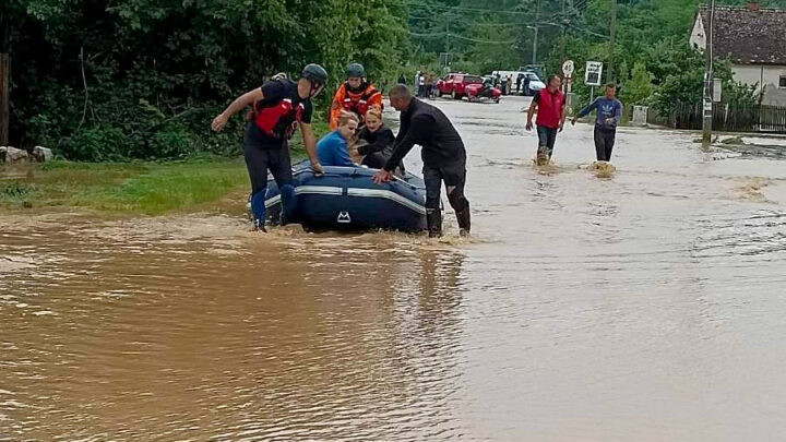 Због поплава евакуисано 26 особа из два места у околини Шапца