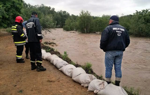 Припадници МУП-а ангажовани на отклањању последица поплава широм земље