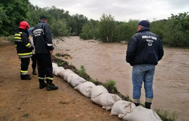 Припадници МУП-а ангажовани на отклањању последица поплава широм земље