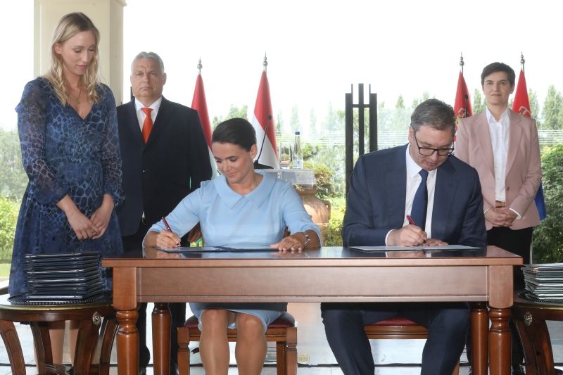 Србија и Мађарска потписале више споразума у циљу јачања сарадње