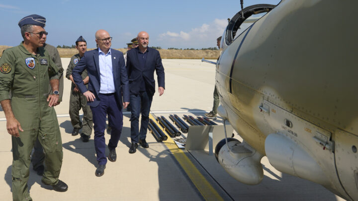 Ministar Vučević posetio 55. vazduhoplovnu grupu u kiparskoj vazduhoplovnoj bazi „Andreas Papandreu”