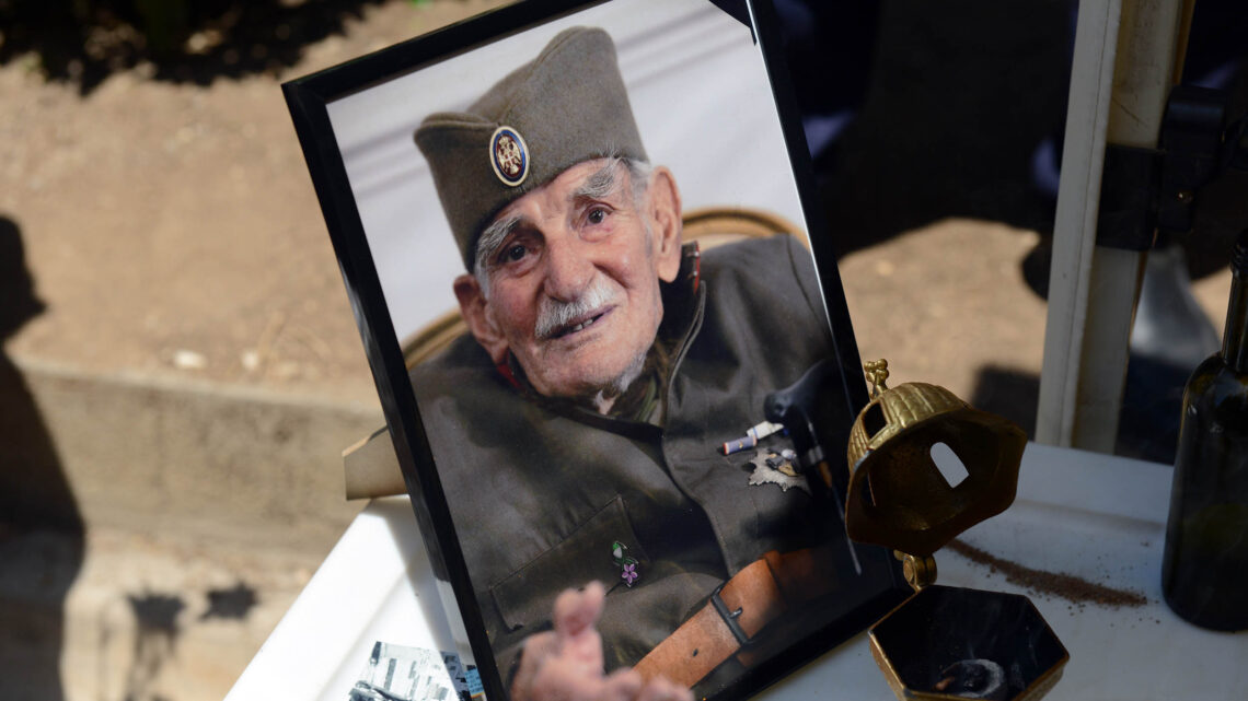 Čuvar srpskog vojničkog groblja Đorđe Mihailović sahranjen uz vojne počasti Čuvar srpskog vojničkog groblja Đorđe Mihailović sahranjen uz vojne počasti