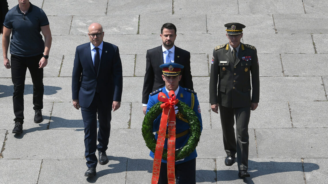 Predsednik Crne Gore položio venac na Spomenik neznanom junaku na Avali