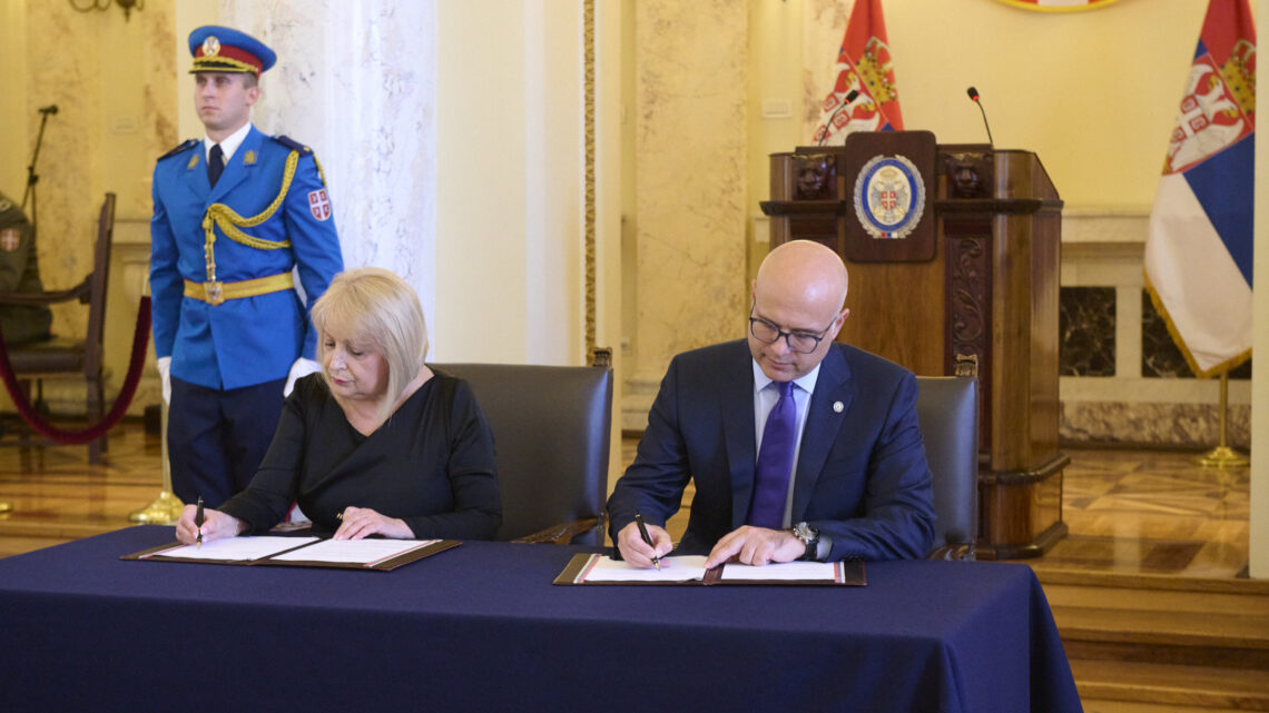 Potpisan sporazum između Ministarstava odbrane i prosvete o nagradnom literarnom konkursu Potpisan sporazum između Ministarstava odbrane i prosvete o nagradnom literarnom konkursu