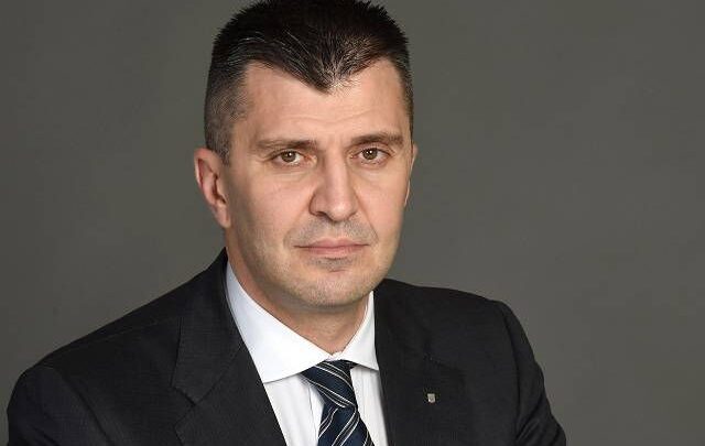 Зашто је Србији неопходан Вучић Зашто је Србији неопходан Вучић