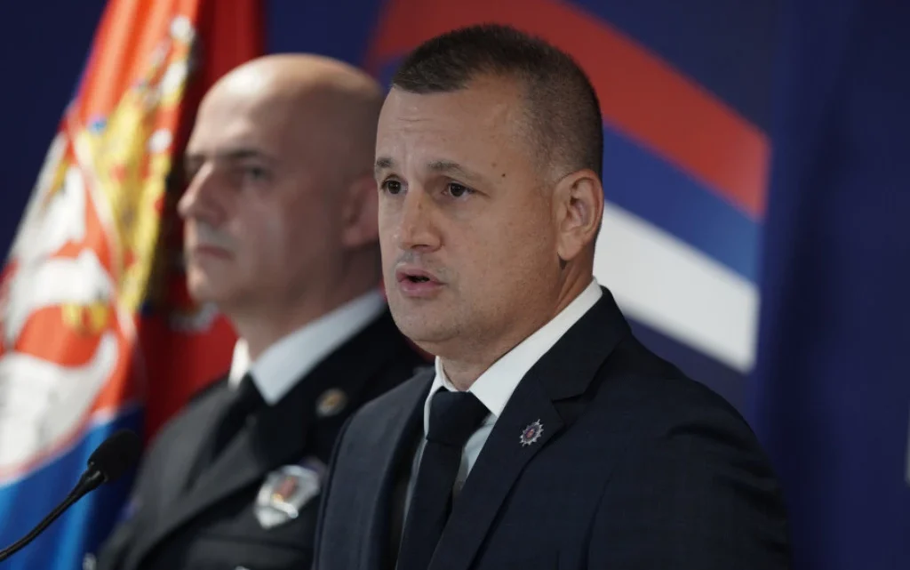 Optužnica za oba roditelja napadača iz „Ribnikara“: Na čauri u kabinetu pronađen DNK majke Optužnica za oba roditelja napadača iz „Ribnikara“: Na čauri u kabinetu pronađen DNK majke