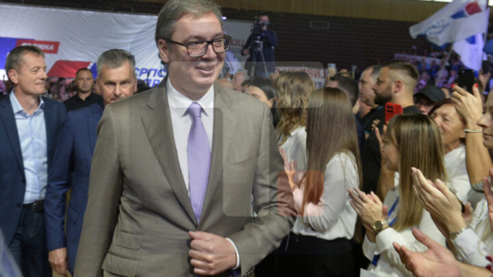 Vučić na obeležavanju 15 godina SNS: Podržaću SNS na predstojećim izborima; Srbiju nećemo dati na poklon nikome
