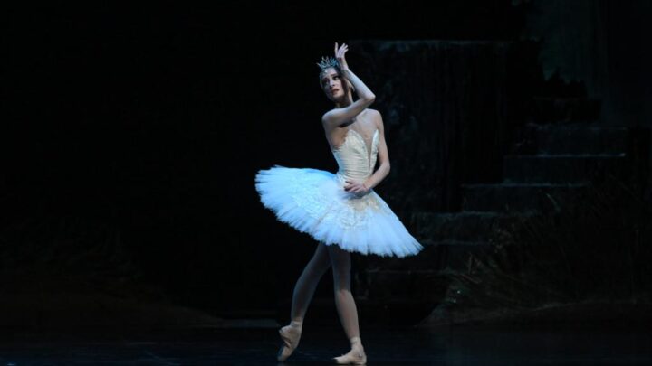 Звезда бугарског балета Марта Петкова гостује у „Лабудовом језеру“ 12. октобра