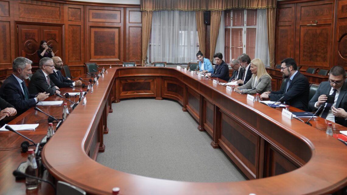 Континуирана подршка ЕУ програмима инклузије Рома у Србији Континуирана подршка ЕУ програмима инклузије Рома у Србији