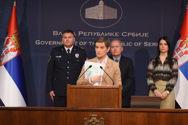 Тврдње о убацивању фантомских бирача у бирачки списак лажне