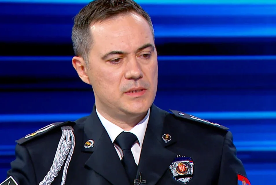 Цмолић: Поноша демантују десетине снимака насилног покушаја уласка у Скупштину града Београда Цмолић: Поноша демантују десетине снимака насилног покушаја уласка у Скупштину града Београда