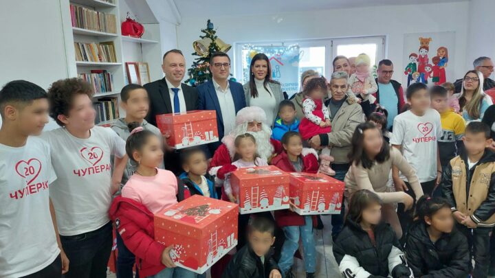 Новогодишњи пакетићи за децу из хранитељских породица у Крагујевцу