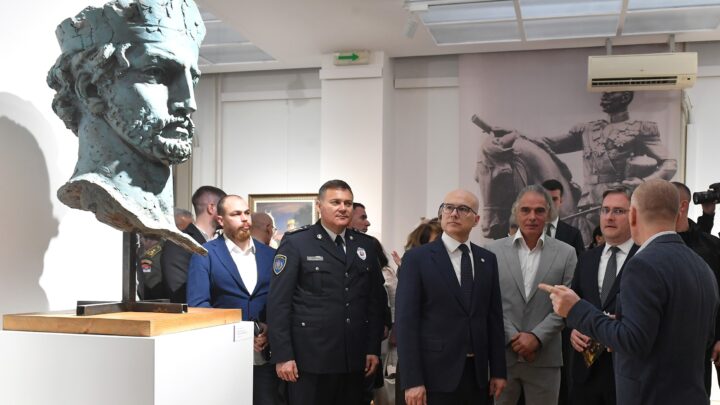 Ministar Vučević otvorio izložbu „Borba za srpsku državnost i slobodu srpskog naroda“ u Domu Vojske Srbije