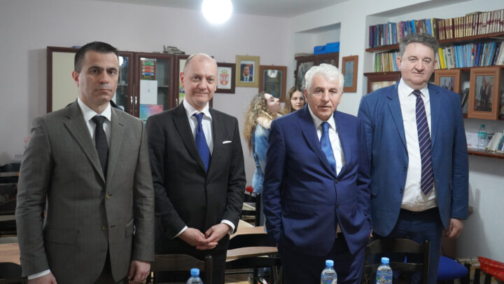 Mинистар Милићевић посетио Србе који живе у месту Фир на југу Албаније