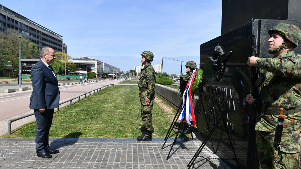 Položeni venci na Spomenik pilotima braniocima Beograda