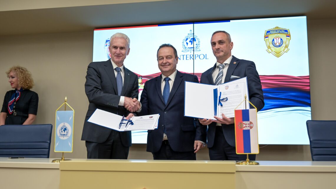 Министар Дачић присуствовао потписивању Писма о приступању КПУ Глобалној академији Интерпола Министар Дачић присуствовао потписивању Писма о приступању КПУ Глобалној академији Интерпола