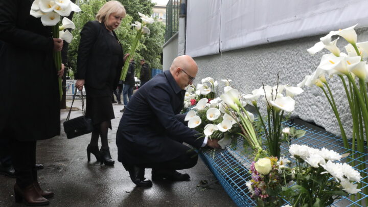 Премијер и министри одали пошту убијенима у ОШ „Владислав Рибникар“