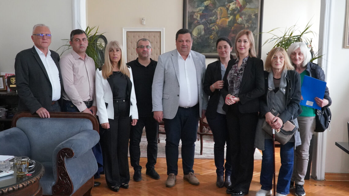 Избегличким породицама у Земуну уручени кључеви станова Избегличким породицама у Земуну уручени кључеви станова