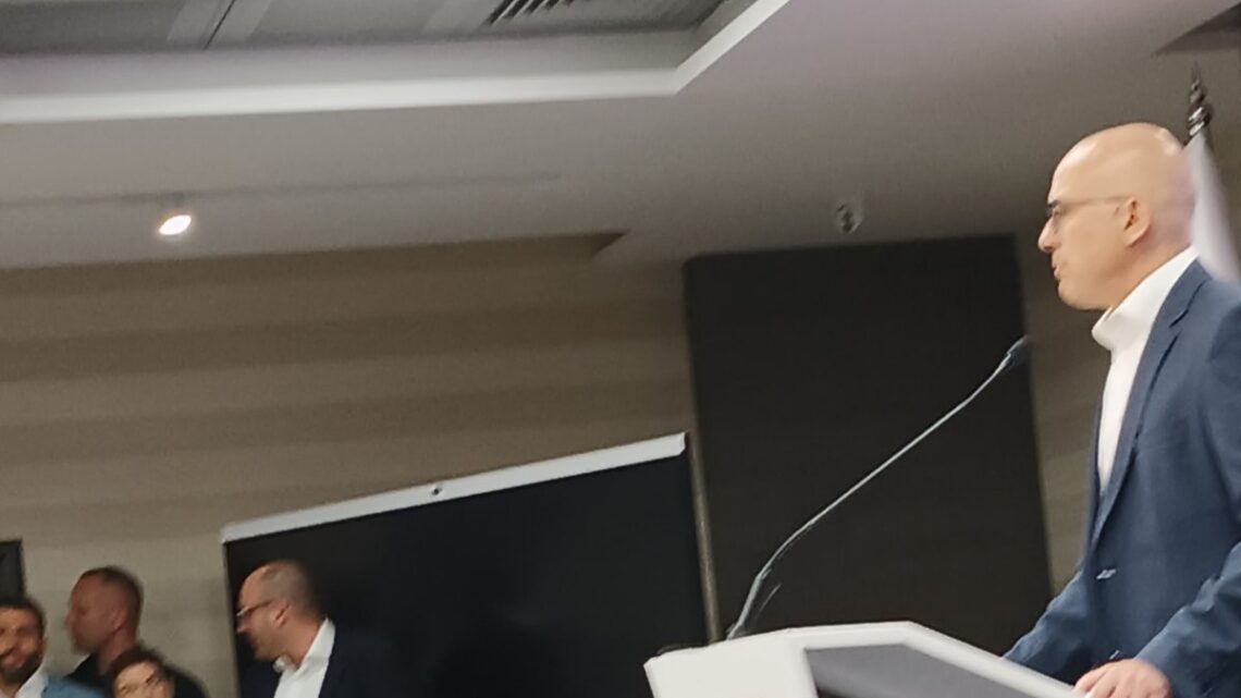 Vučević: SNS pobedila u svim mestima, osim u opštinama Bačka Topola, Senta, Kanjiža i Tutin Vučević: SNS pobedila u svim mestima, osim u opštinama Bačka Topola, Senta, Kanjiža i Tutin