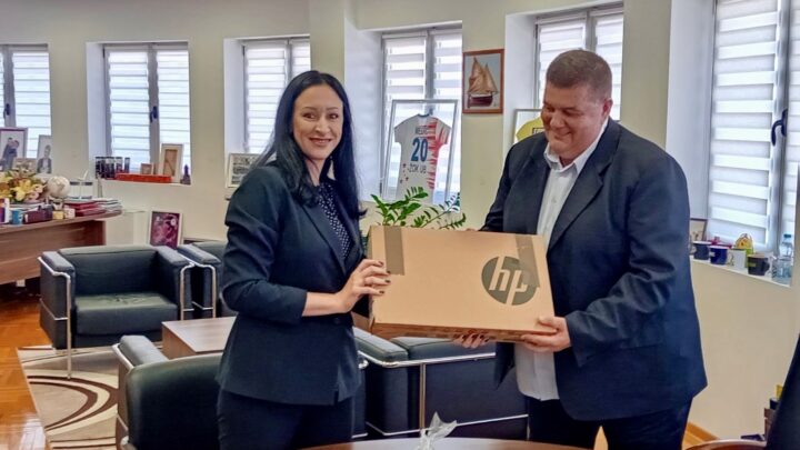 МДУЛС донирао општини Уб лаптоп рачунаре