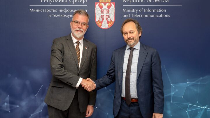 Отвореност за дијалог са свим актерима на медијској сцени