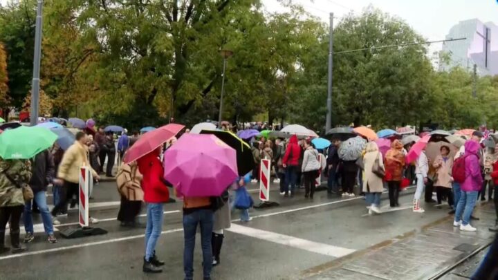 Masovni protesti prosvetnih radnika u Srbiji: „Ovo je naš krik“ – dat rok Vladi do 2. oktobra