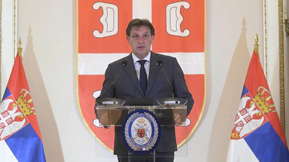 Ministar Gašić: Ostavka predsednika ugrozila bi stabilnost sistema odbrane