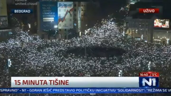 Slavija utihnula, upaljena svetla na telefonima