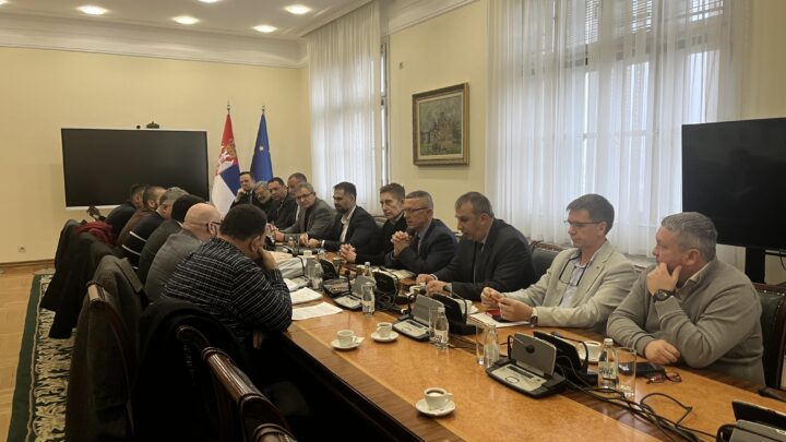 Представници Владе разговарали са произвођачима млека и меда