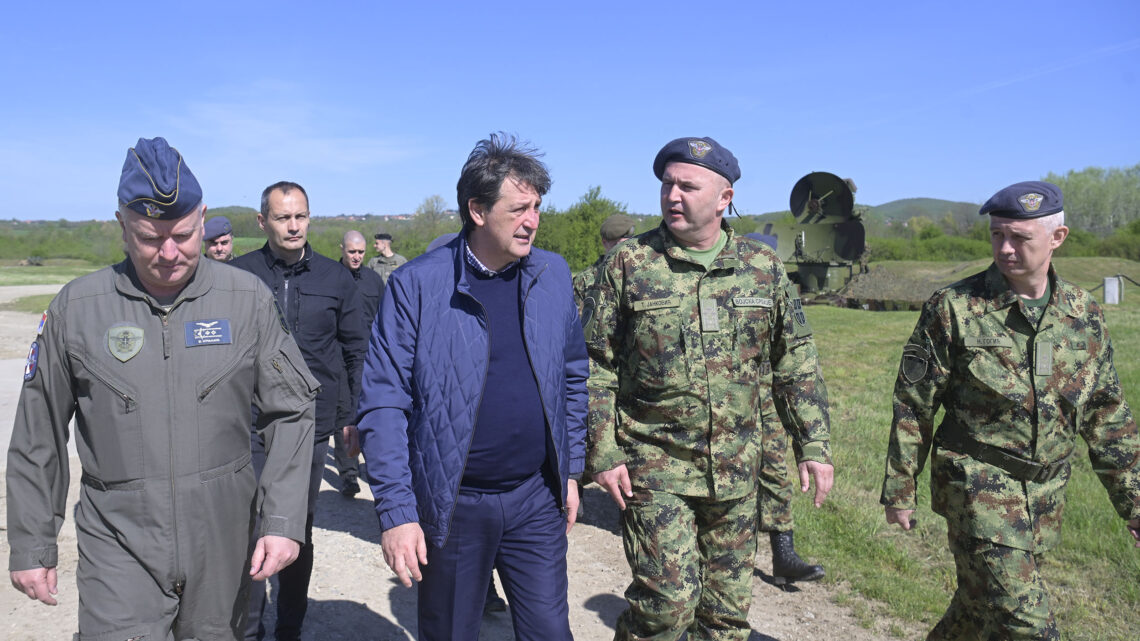 Ministar Gašić na Vaskrs sa pripadnicima Vojske Srbije