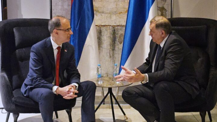 Председник Владе Србије разговарао са председником Републике Српске