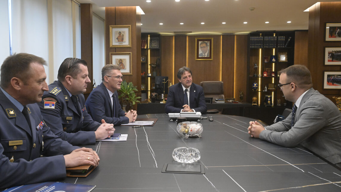 Sastanak ministra odbrane sa ambasadorom Bosne i Hercegovine Sastanak ministra odbrane sa ambasadorom Bosne i Hercegovine