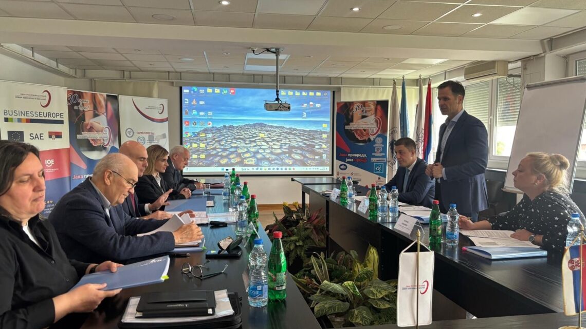 Представљена радна верзија предлога динамике раста минималне зараде Представљена радна верзија предлога динамике раста минималне зараде