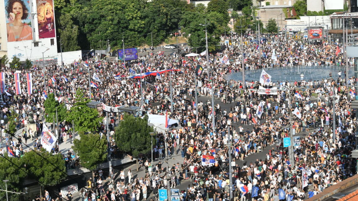 Veliki studentski protest “Vidimo se na Vidovdan” na Trgu Slavija u Beogradu Veliki studentski protest “Vidimo se na Vidovdan” na Trgu Slavija u Beogradu