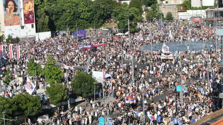 Veliki studentski protest “Vidimo se na Vidovdan” na Trgu Slavija u Beogradu
